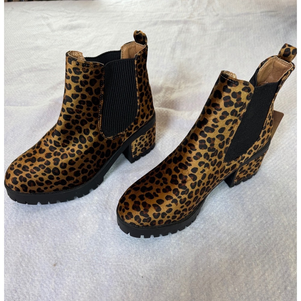 NWT Seven7 Berlin Leopard Print Chelsea Boots Chunky Lug Sole Ankle‎ Booties 10